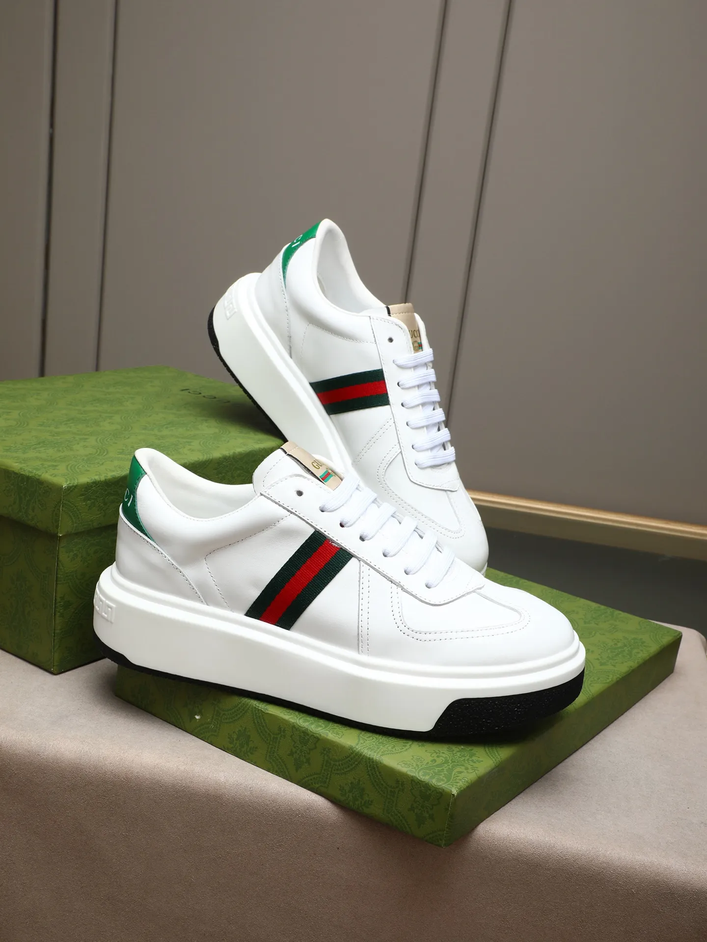 Men's shoes 💰480 New men's shoes GUCCI Fashion trend Made of first-layer calfskin ➕ washed sheep lining! The foot feels super comfortable and the workmanship is impeccable. Foam ultra-light outsole, size: 38-44 (45 customized) 4 colors to choose from!